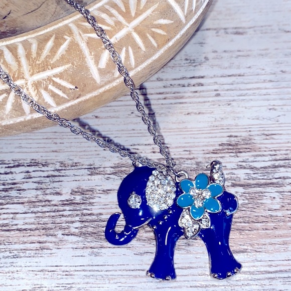 Elephant Pendant Necklace - Picture 1 of 2
